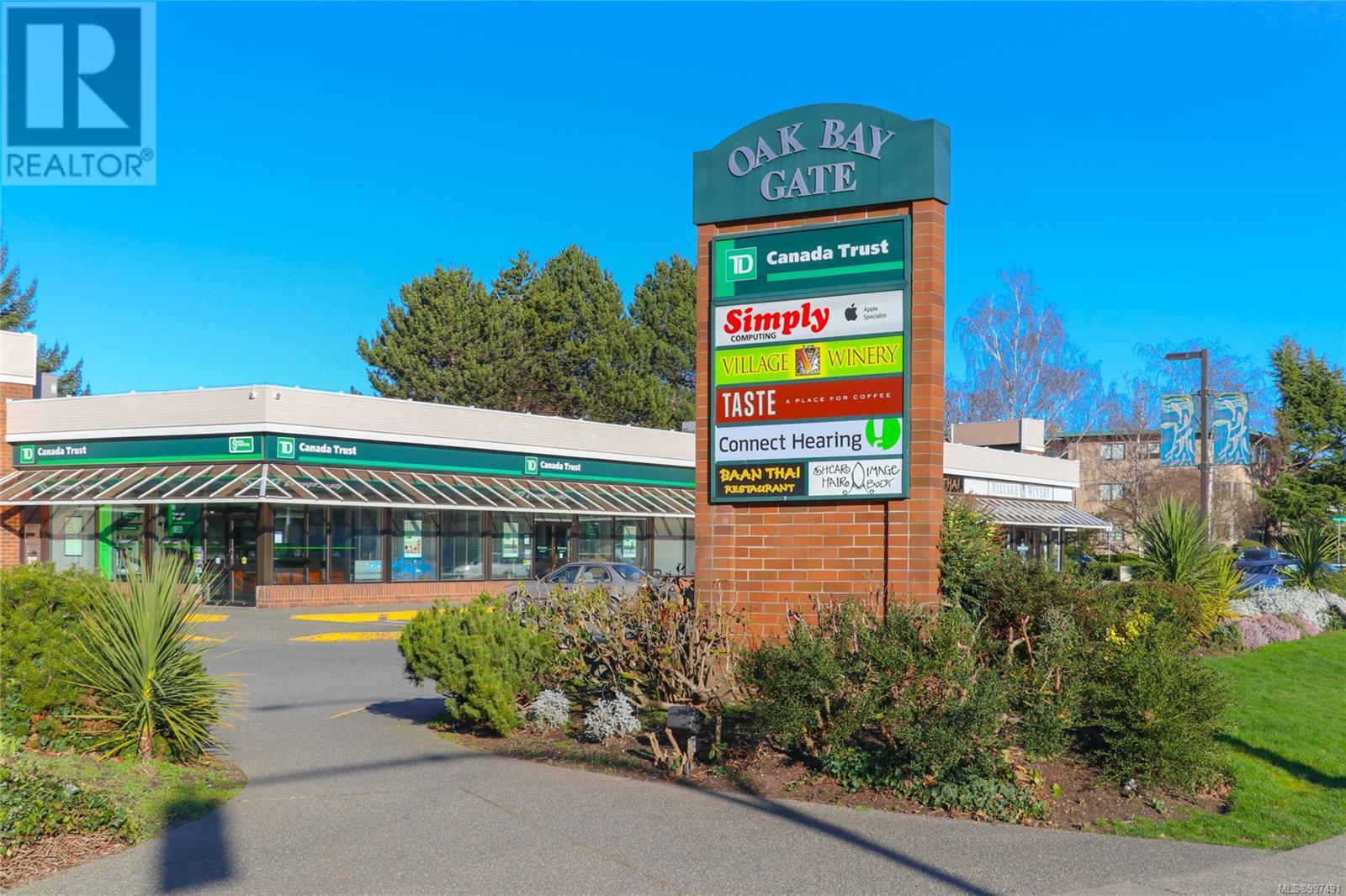  2421 Mowat Street, Oak Bay
