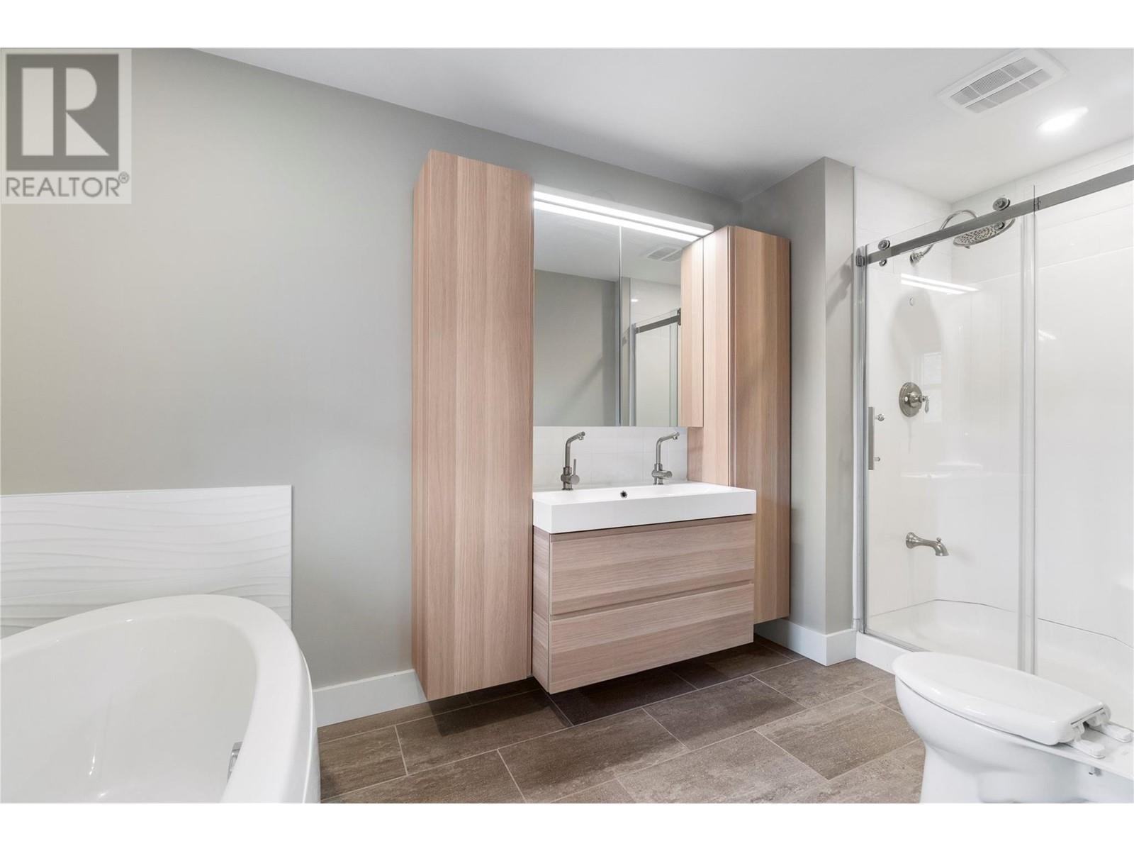  1851 70 Street Southeast, Salmon Arm