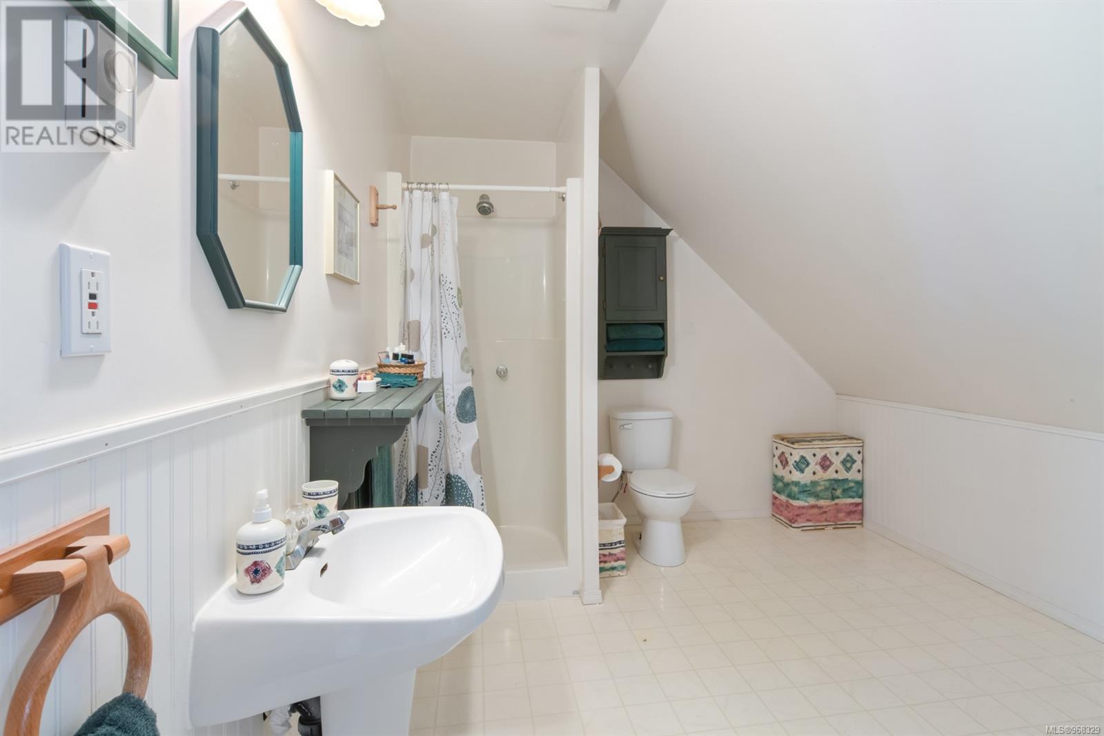 131 Garden St, Ucluelet