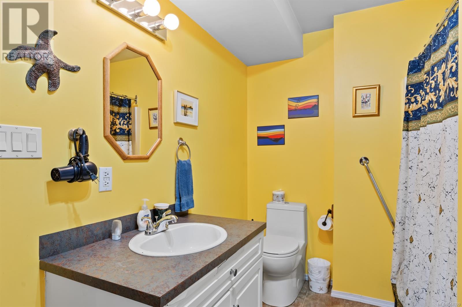 131 Garden St, Ucluelet
