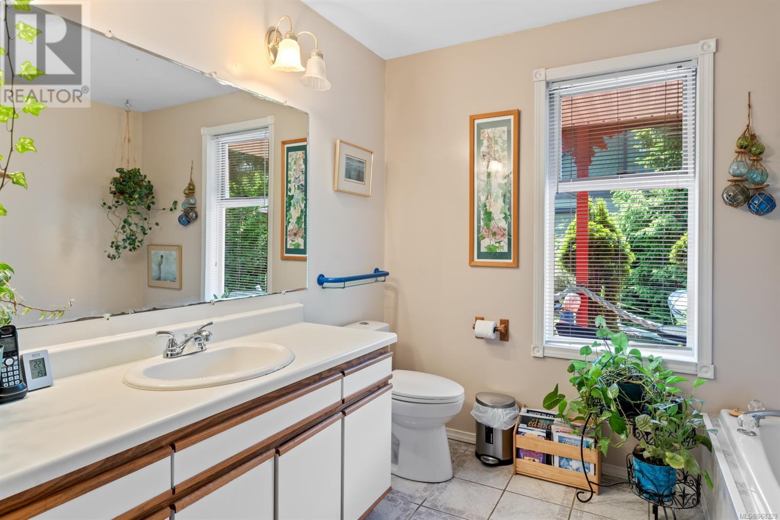 131 Garden St, Ucluelet