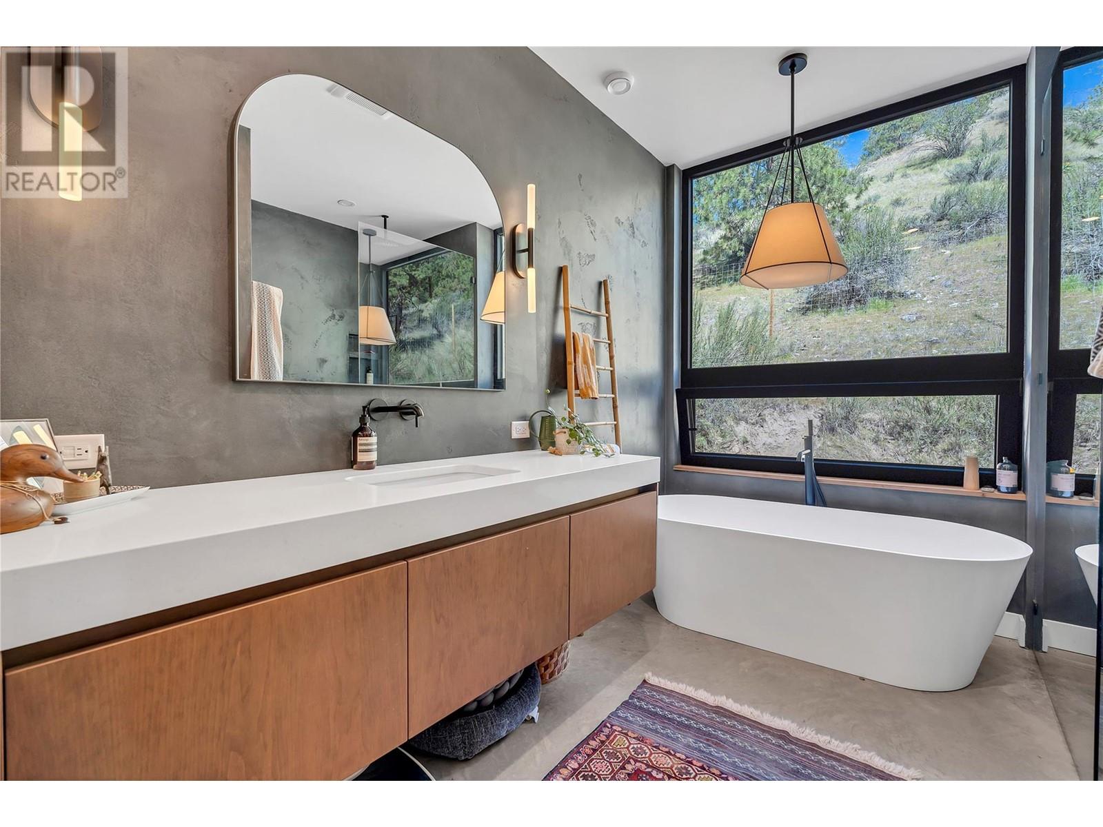 503 Wilson Mountain Road, Oliver