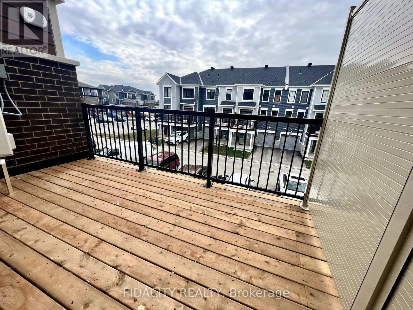 https://ddfcdn.realtor.ca/listing/TS638818179128030000/reb76/highres/6/x12121636_9.jpg
