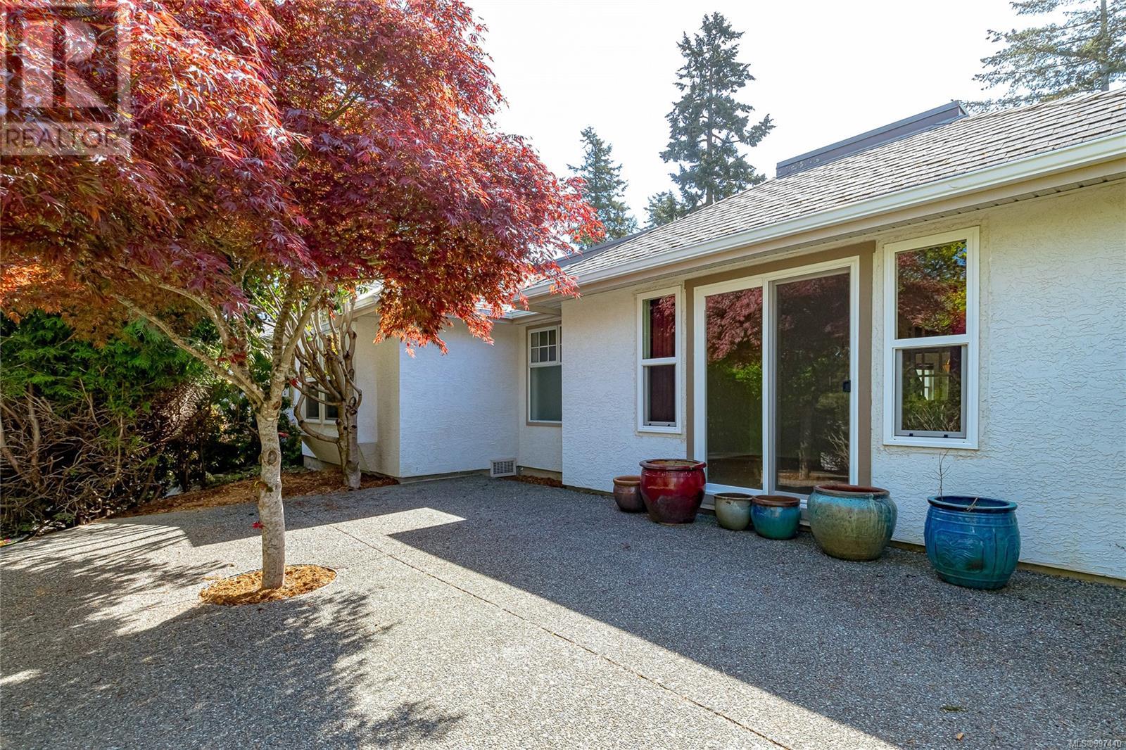 1096 Valewood Trail, Saanich