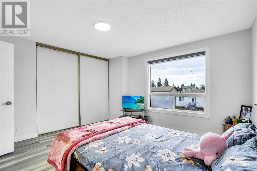 Single Family House for Sale in  Falshire Way NE Falconridge Calgary 
