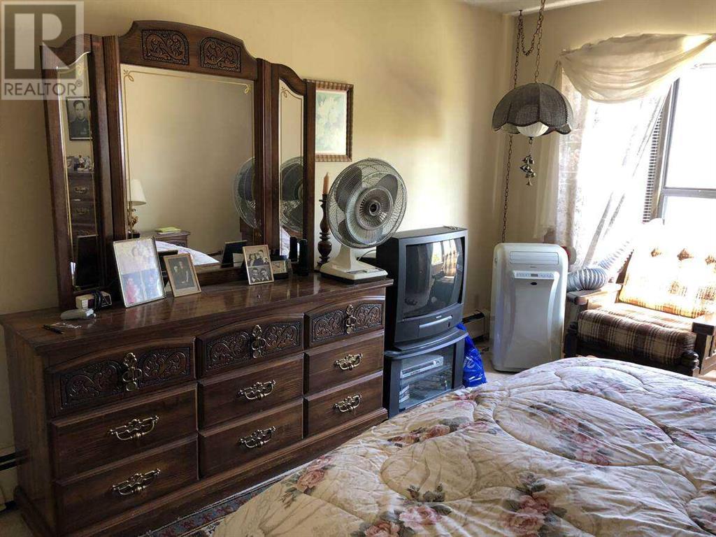Single Family House for Sale in  C  Street NW Varsity Calgary 