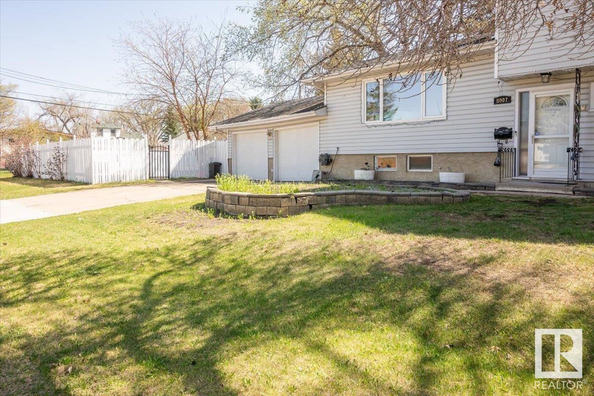 8007 125 AV NW, Edmonton