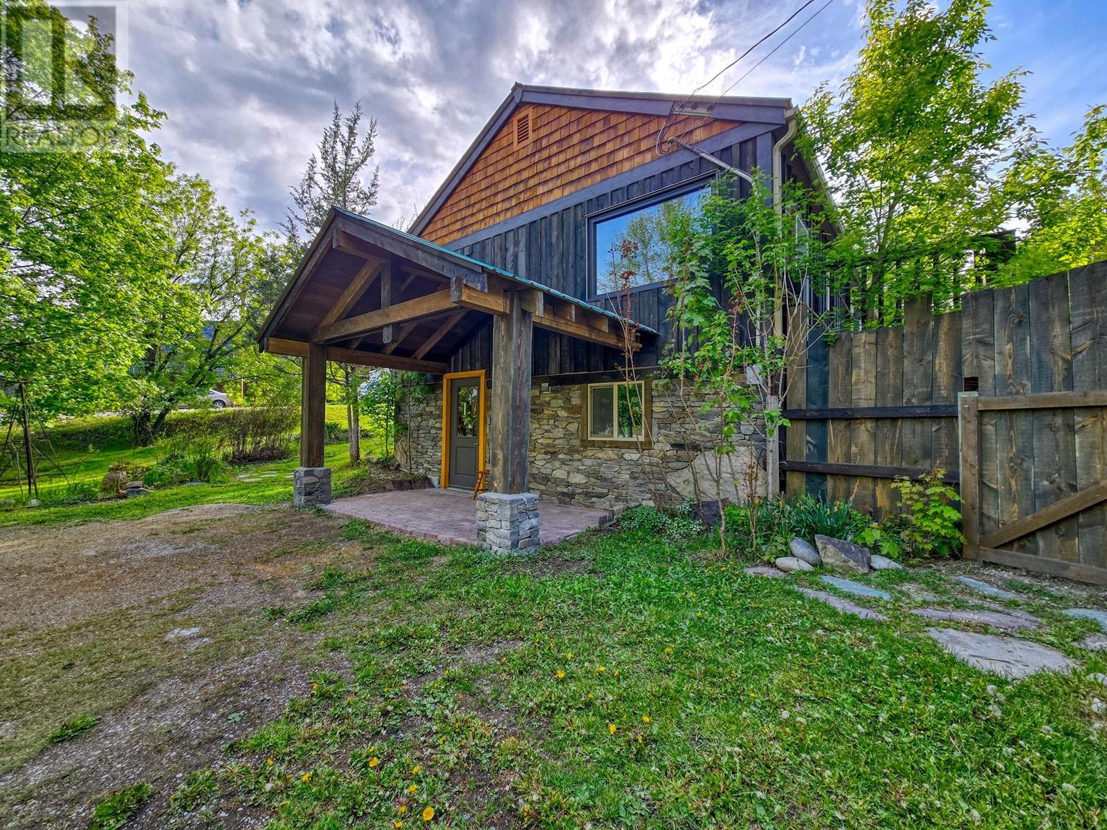 5765 COLUMBIA Road, Edgewater