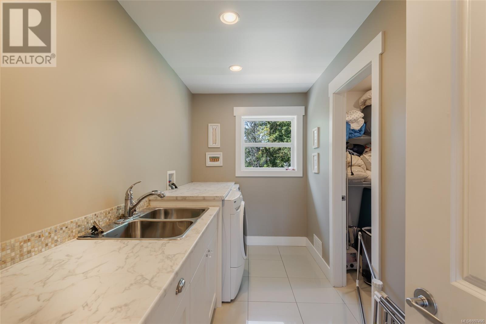 5391 Otter Pl, Port Alberni