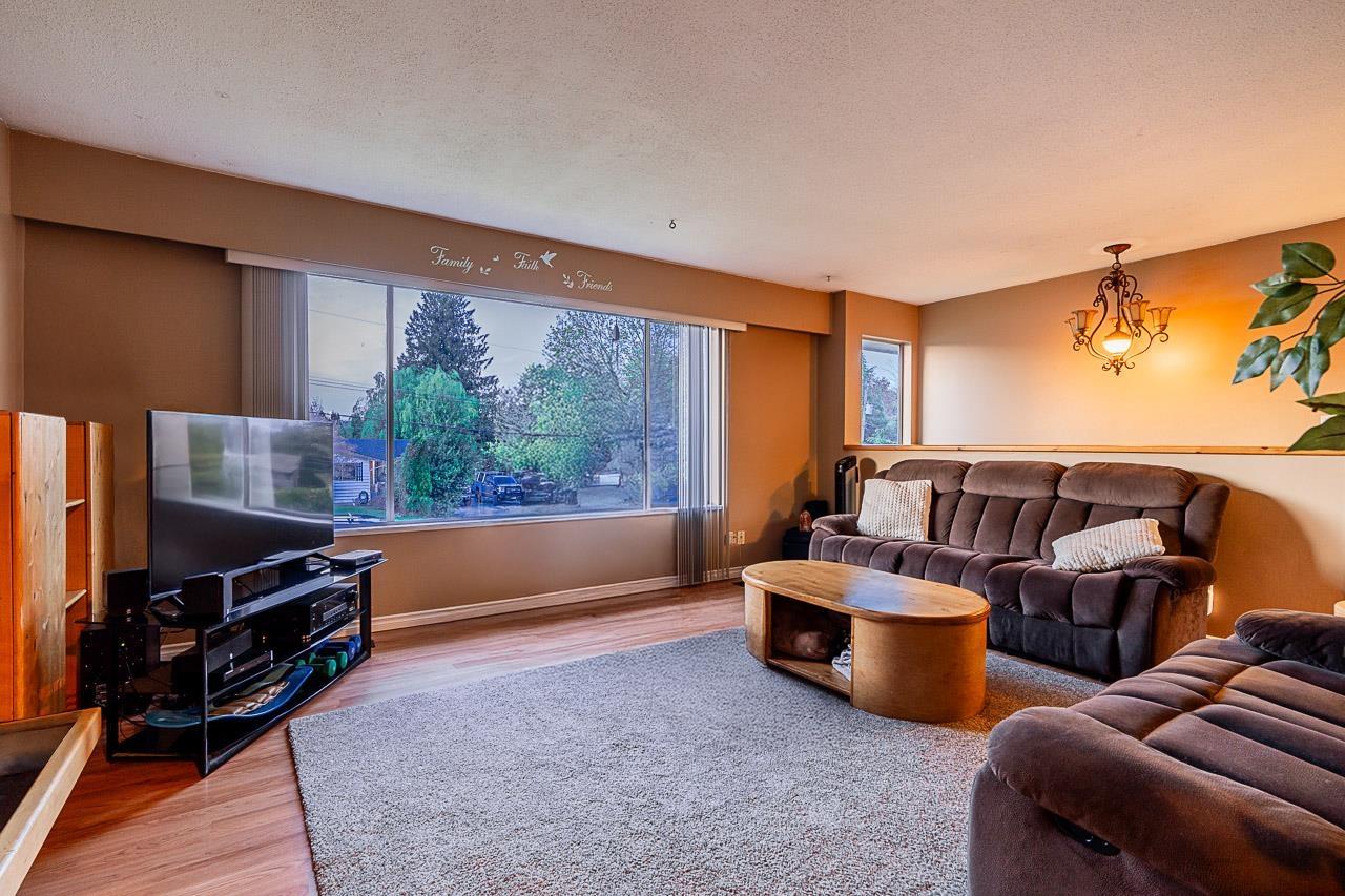 Photo 8 of 26924 28 A Avenue, Langley BC