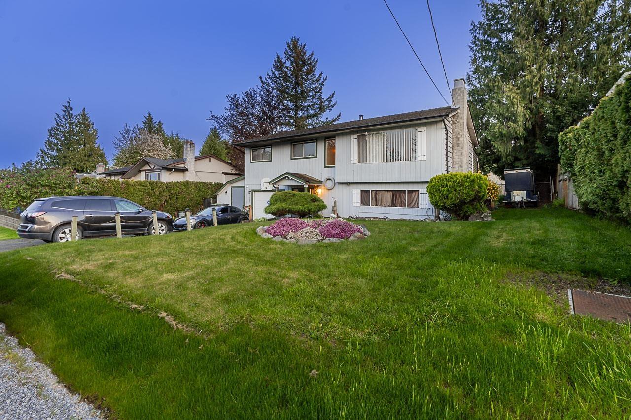 Photo 2 of 26924 28 A Avenue, Langley BC