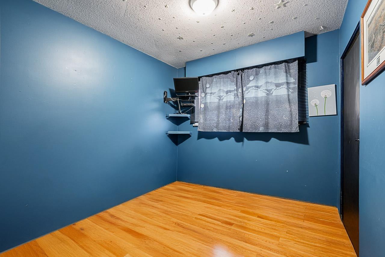 Photo 11 of 26924 28 A Avenue, Langley BC