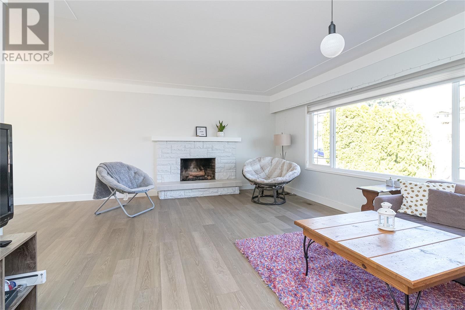  959 Woodhall Drive, Saanich