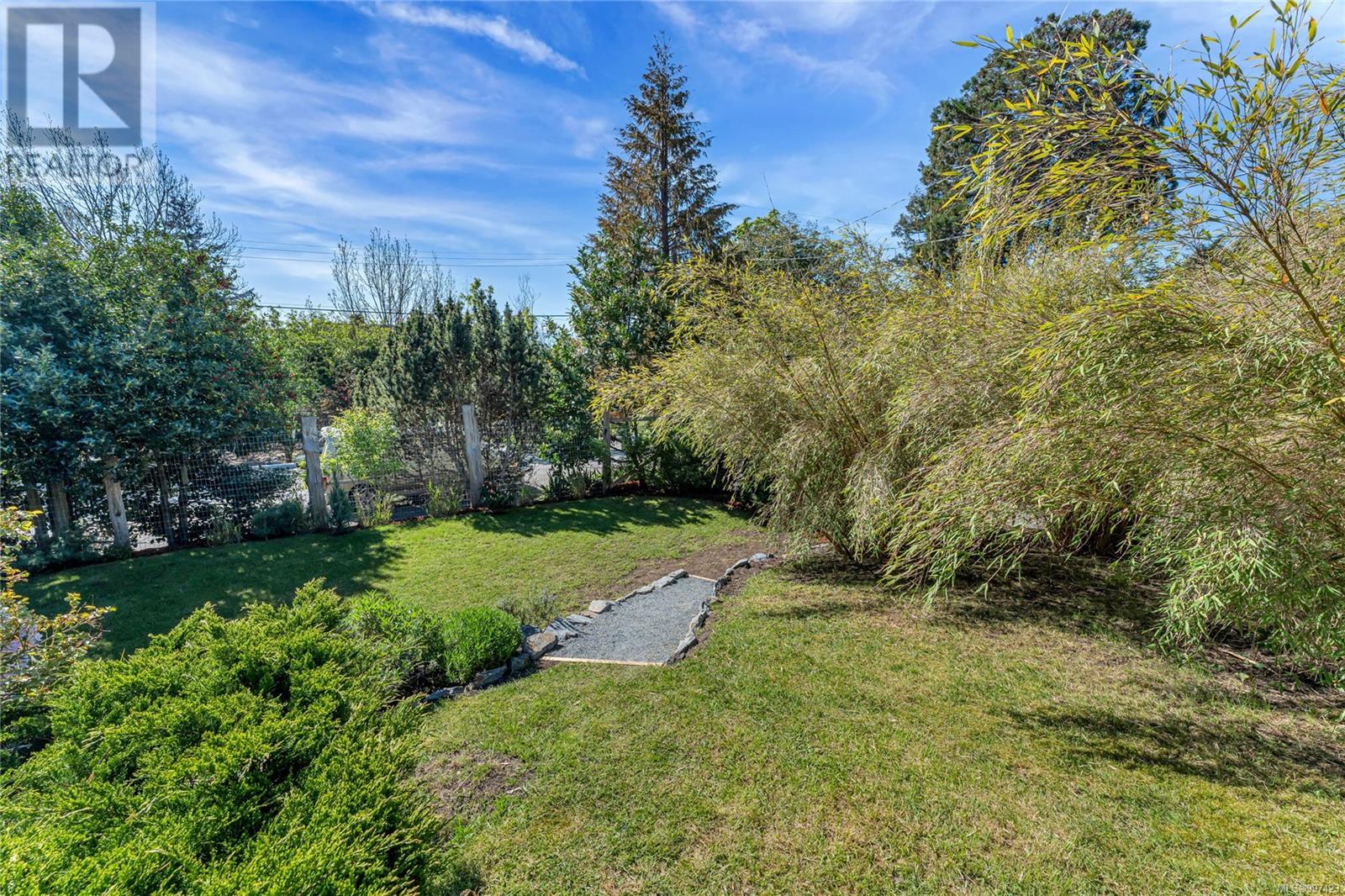  1554 Montgomery Avenue, Victoria