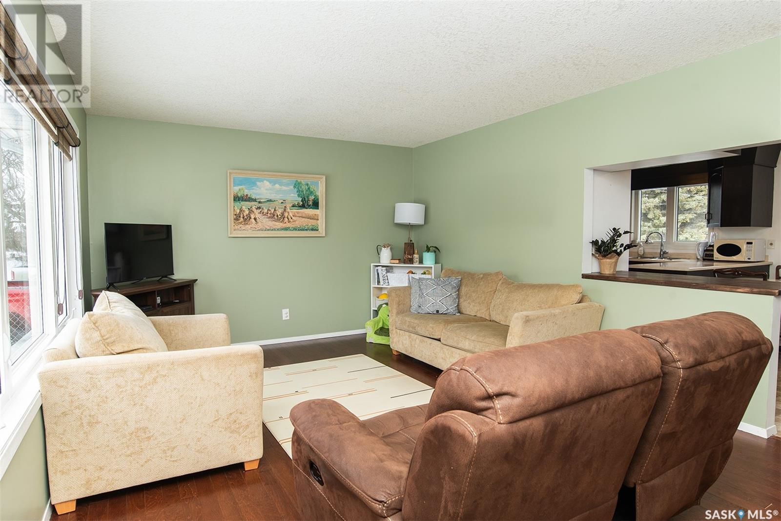 Photo 2 of 512 4th Street E, Wynyard SK