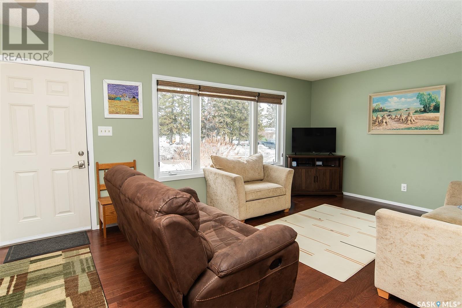 Photo 3 of 512 4th Street E, Wynyard SK