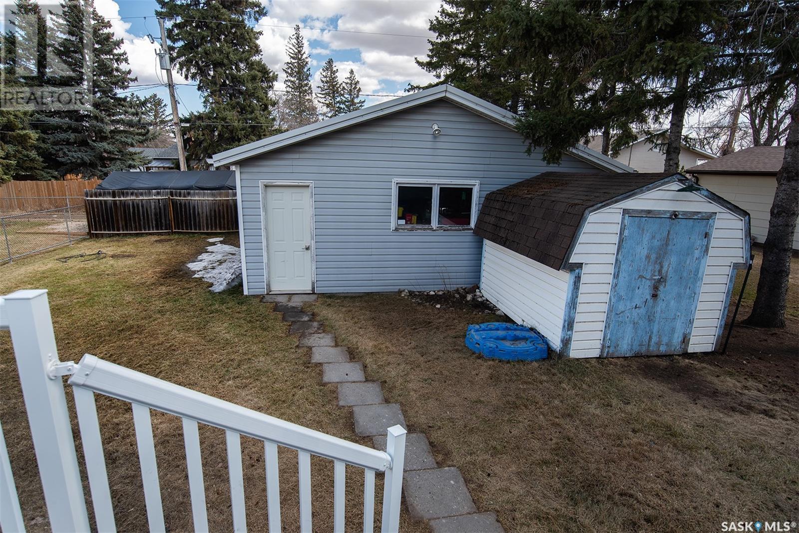 Photo 36 of 512 4th Street E, Wynyard SK