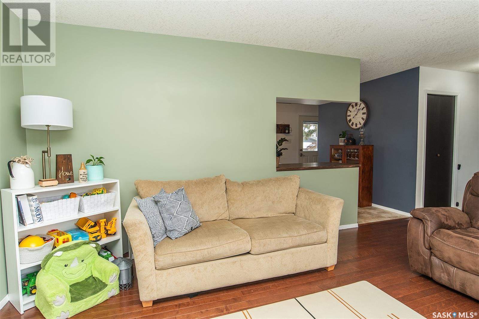 Photo 5 of 512 4th Street E, Wynyard SK