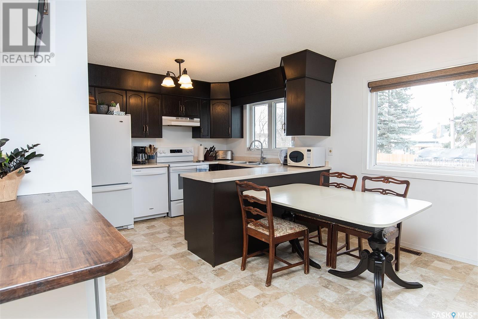 Photo 6 of 512 4th Street E, Wynyard SK