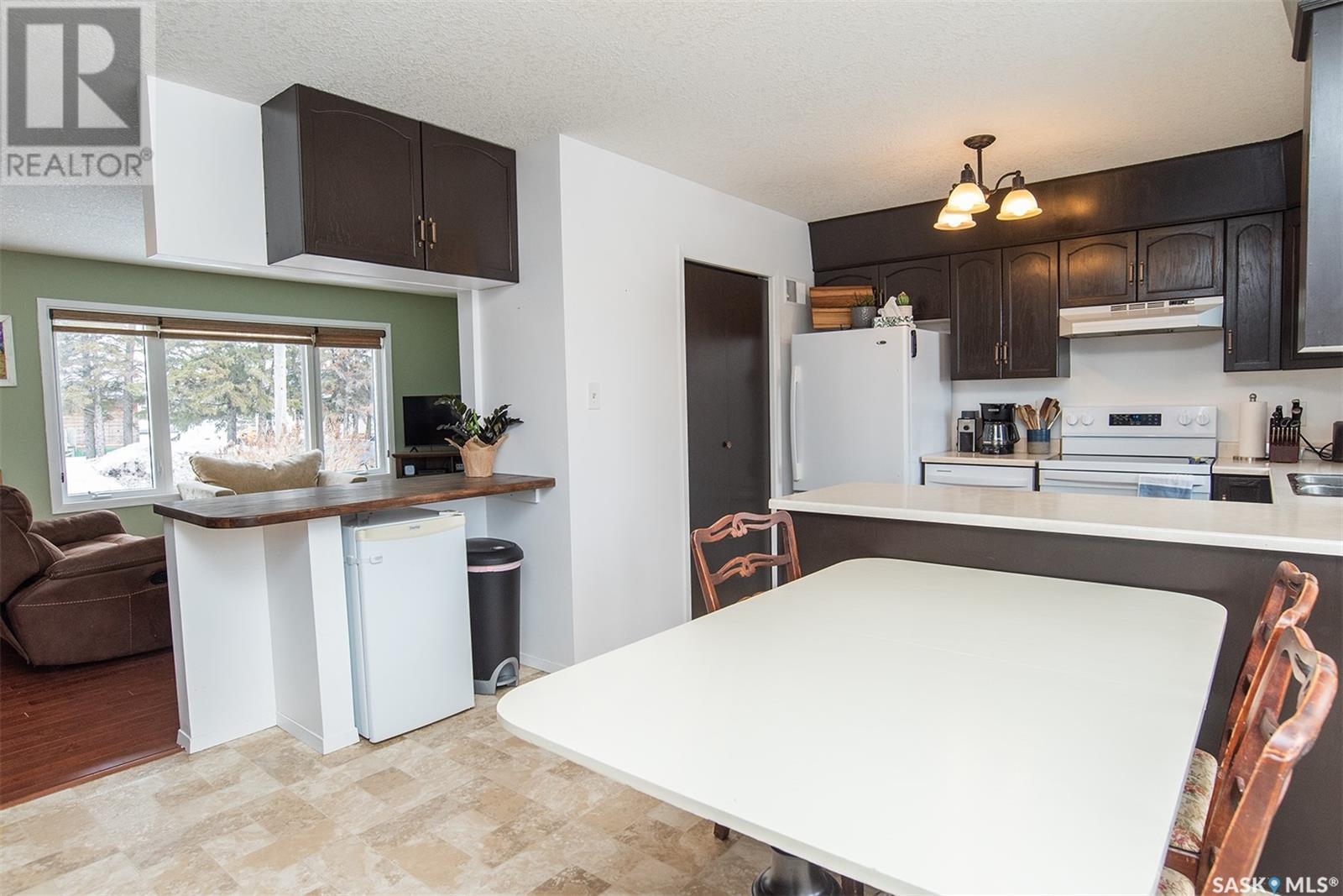 Photo 7 of 512 4th Street E, Wynyard SK