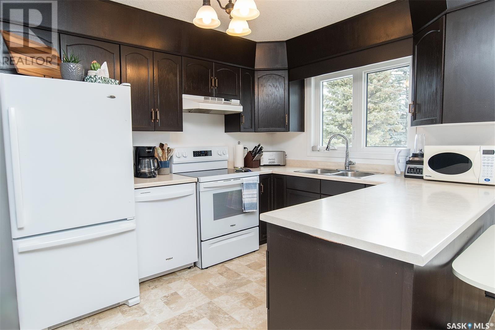 Photo 9 of 512 4th Street E, Wynyard SK