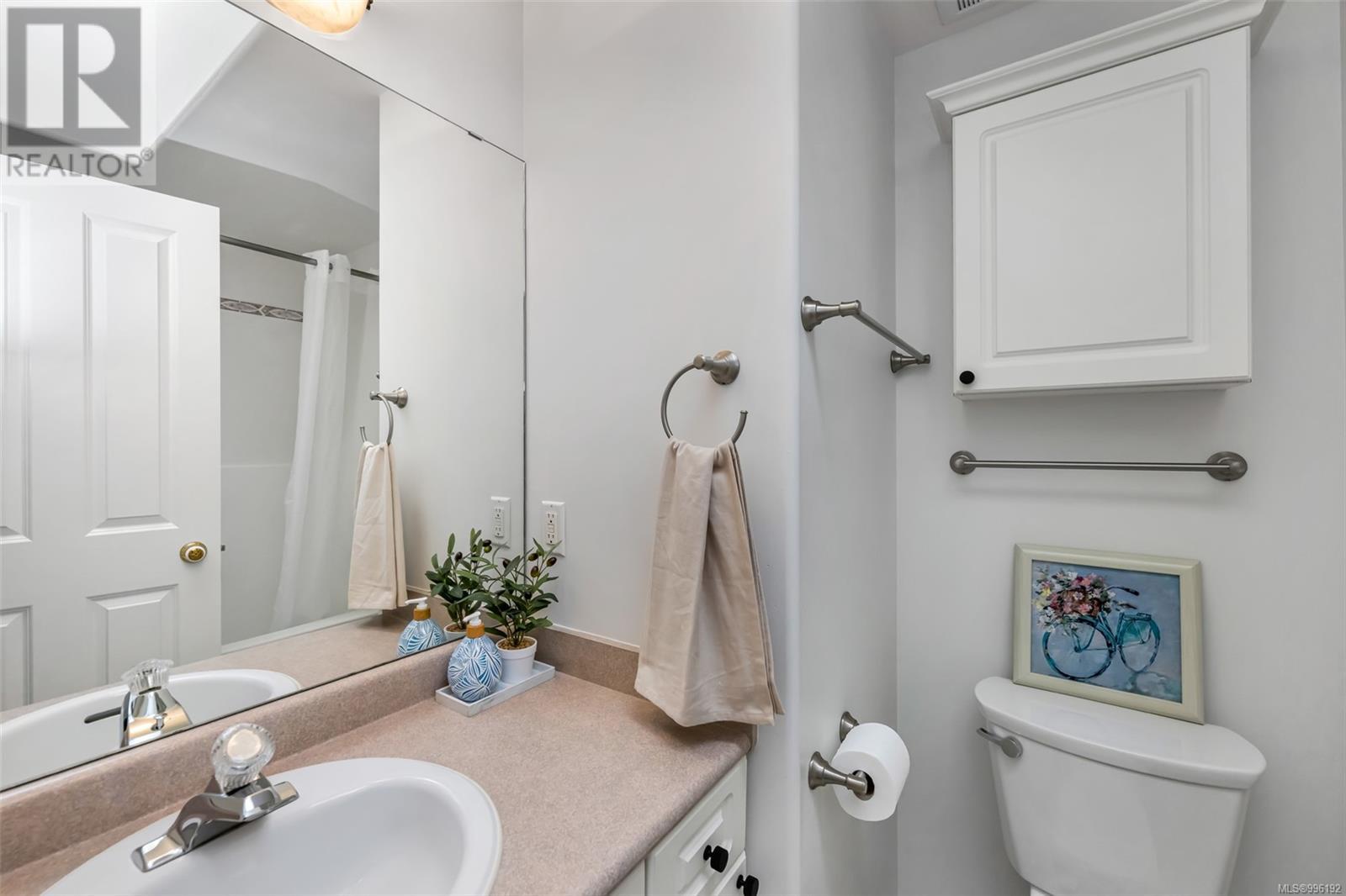 206 9725 Fourth Street, Sidney