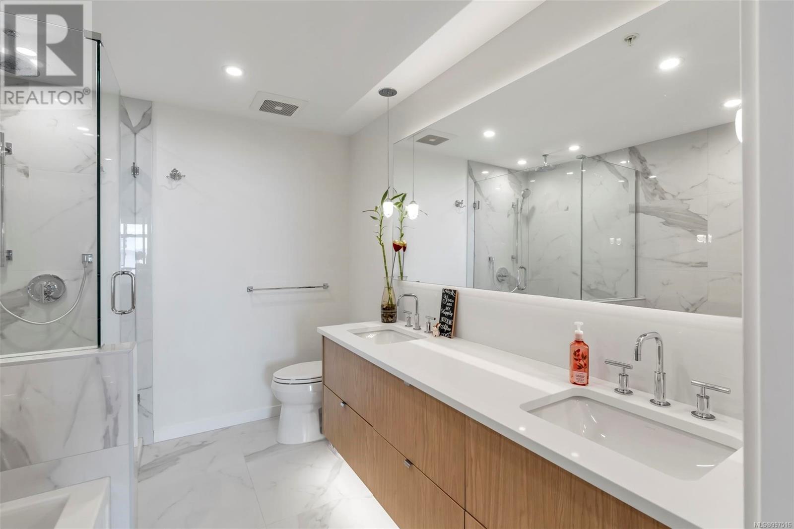 306 5120 Cordova Bay Road, Saanich