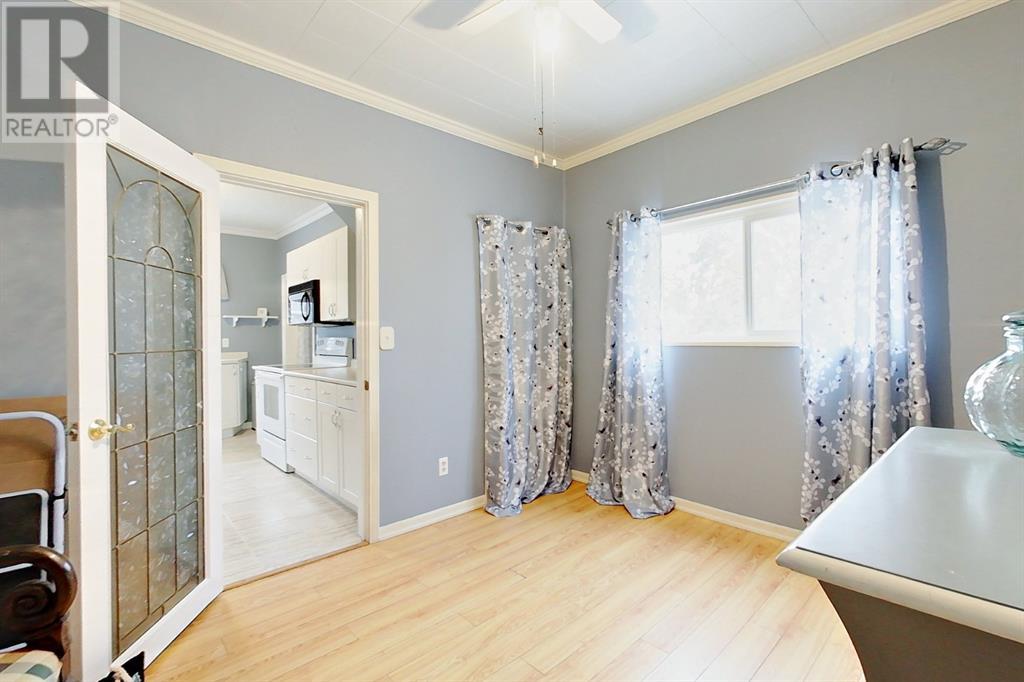 5727 45 Avenue, Lacombe