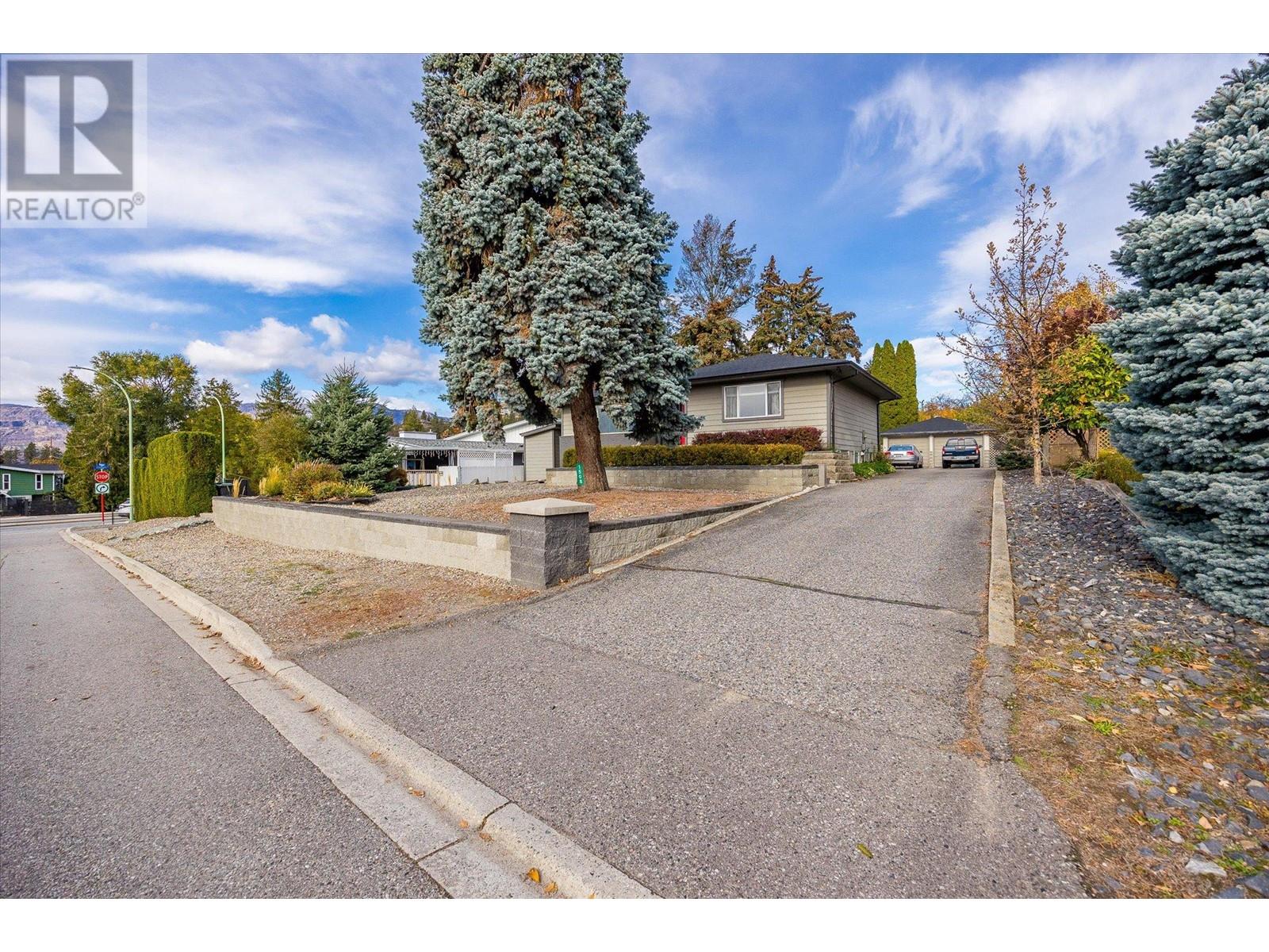  1508 Pinehurst Crescent, Kelowna