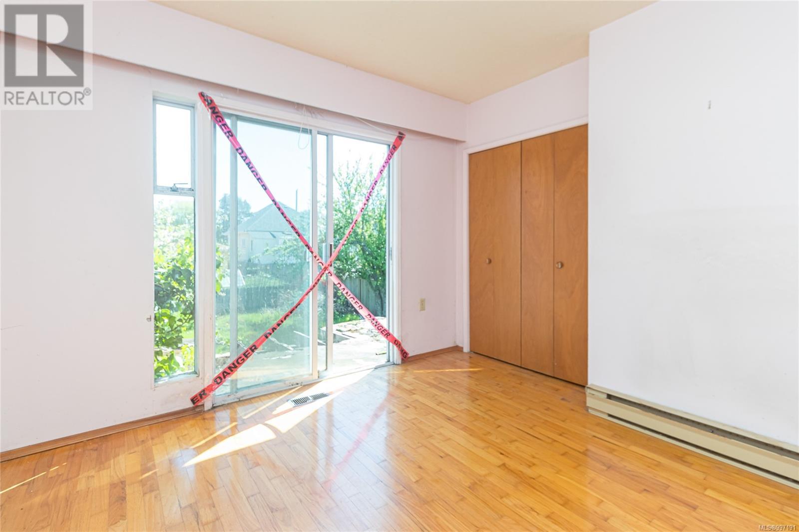  2421 Mowat Street, Oak Bay