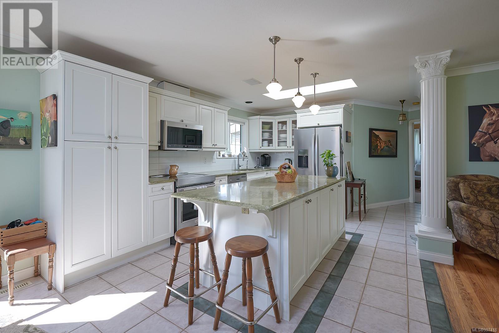 2740 Northwest Bay Rd, Nanoose Bay
