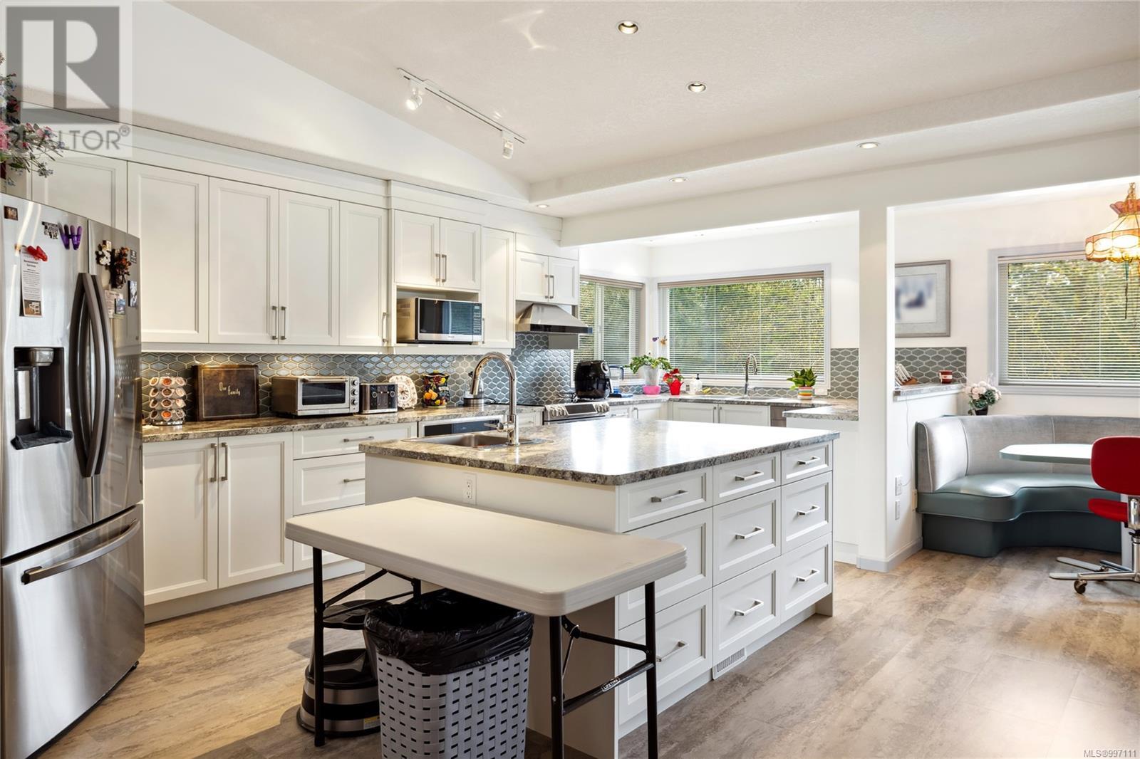 8682 TRANS CANADA HWY - 32