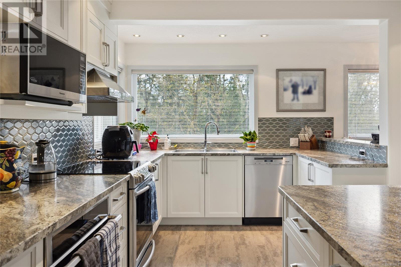 8682 TRANS CANADA HWY - 34