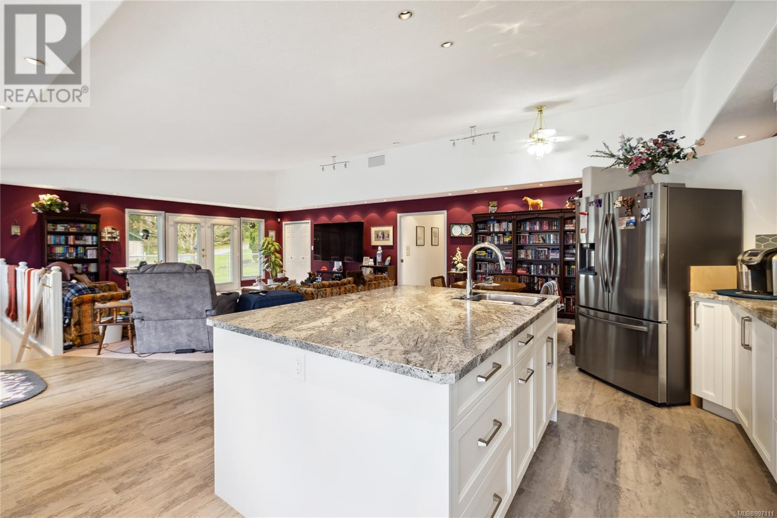 8682 TRANS CANADA HWY - 37