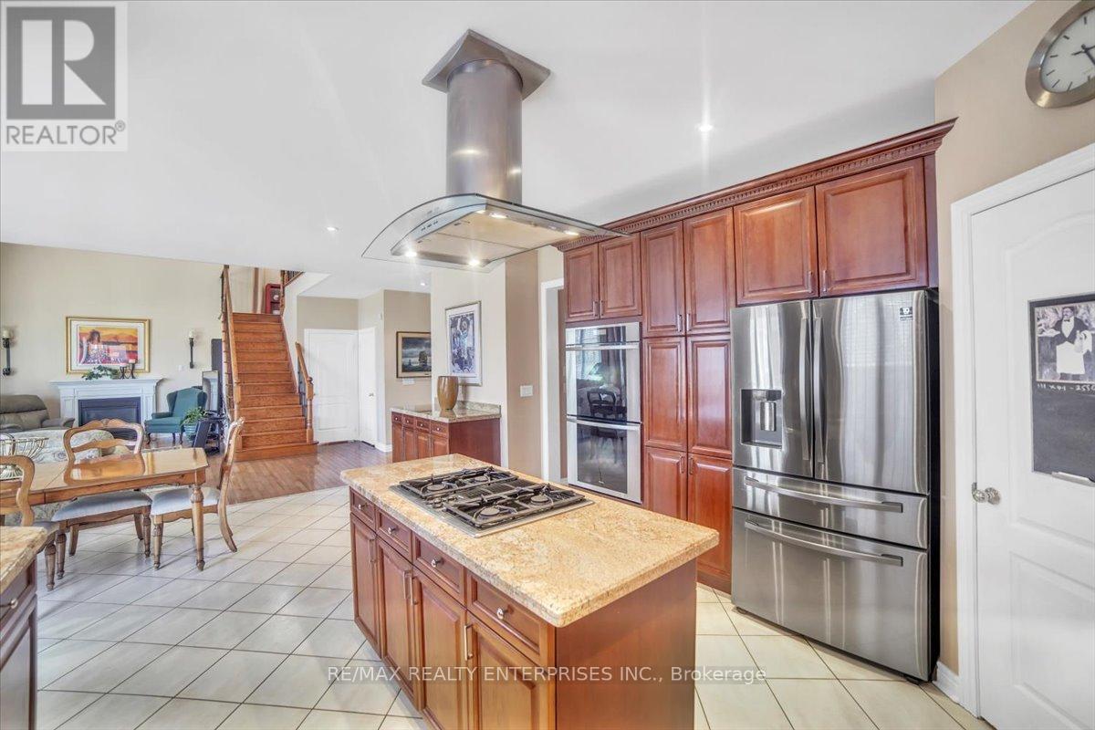 Photo 40 of 18 Southcrest Court, Brampton ON