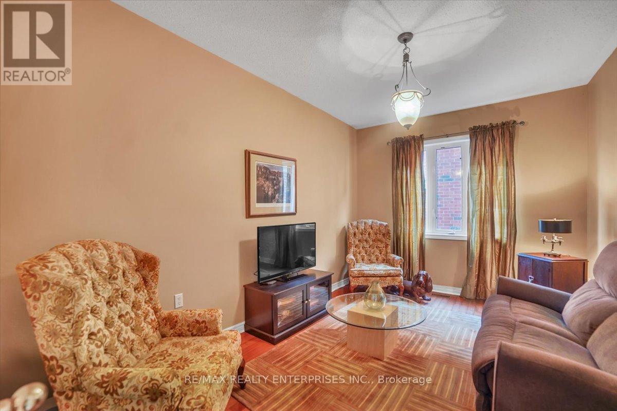 Photo 34 of 18 Southcrest Court, Brampton ON