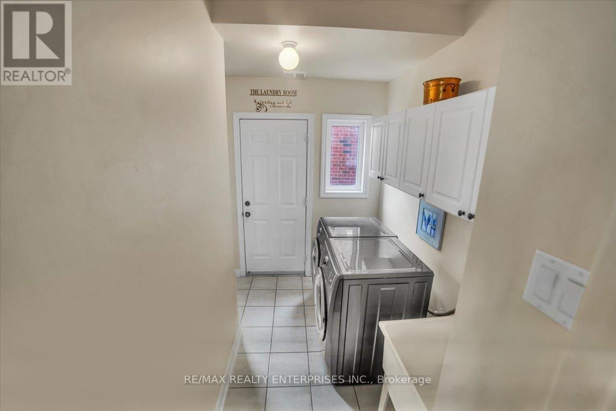 Photo 46 of 18 Southcrest Court, Brampton ON