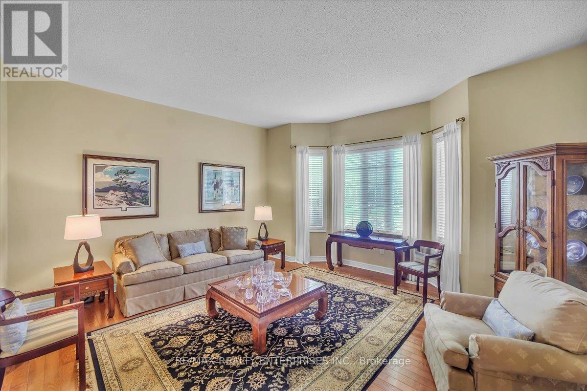 Photo 32 of 18 Southcrest Court, Brampton ON