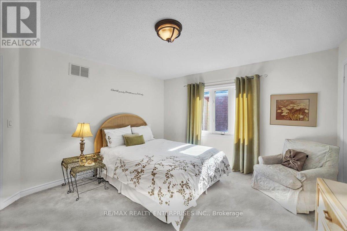 Photo 17 of 18 Southcrest Court, Brampton ON