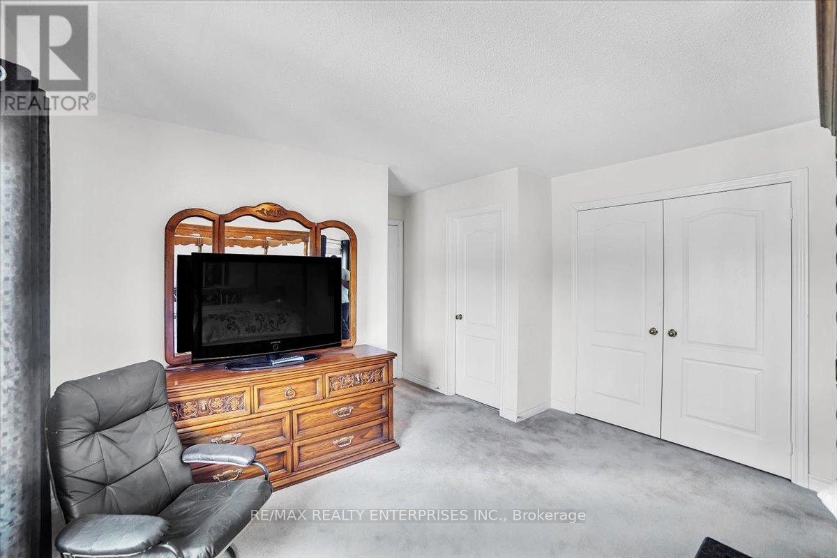 Photo 3 of 18 Southcrest Court, Brampton ON