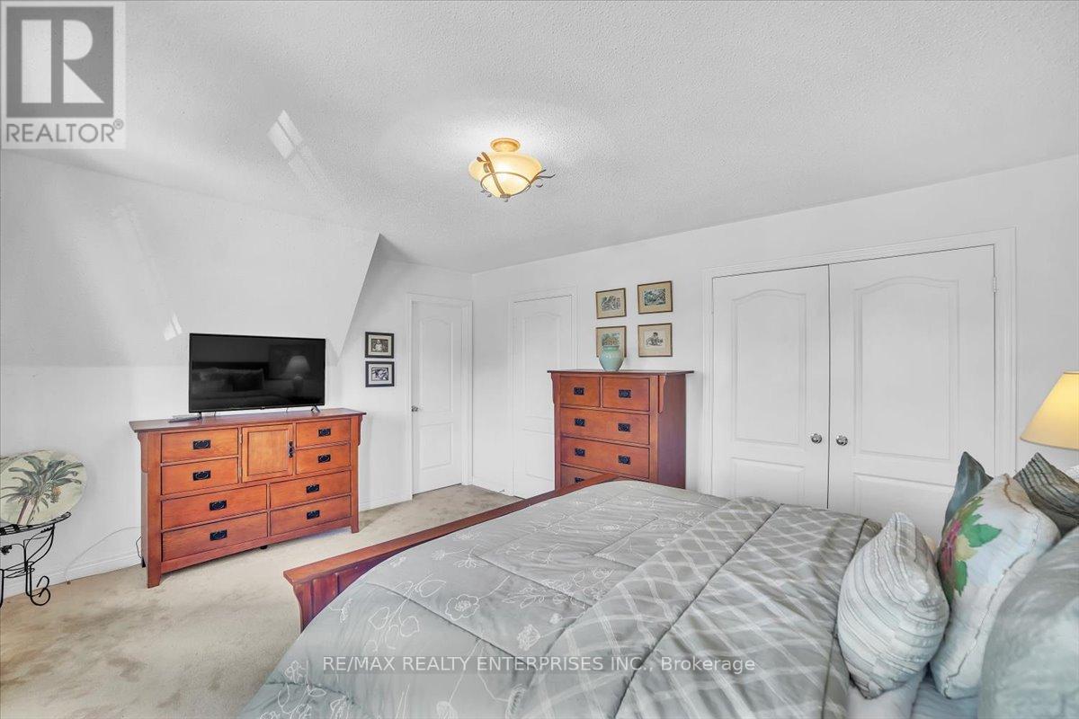 Photo 21 of 18 Southcrest Court, Brampton ON