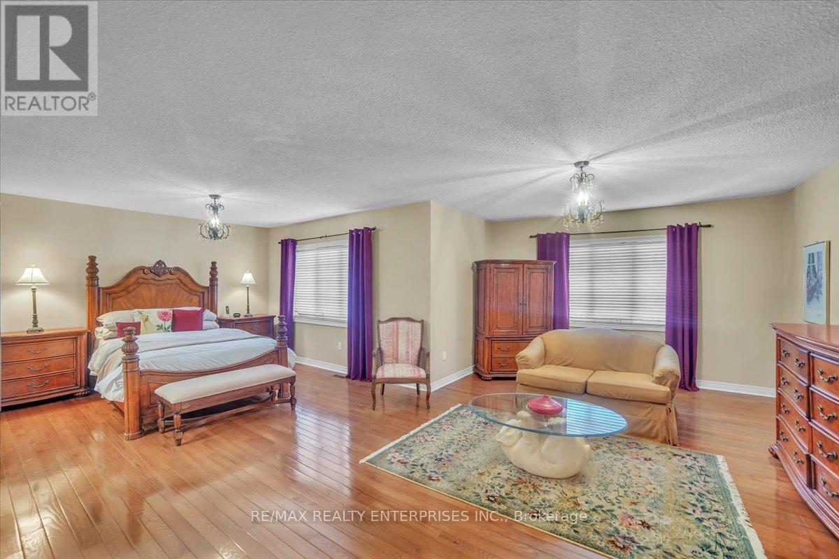 Photo 35 of 18 Southcrest Court, Brampton ON