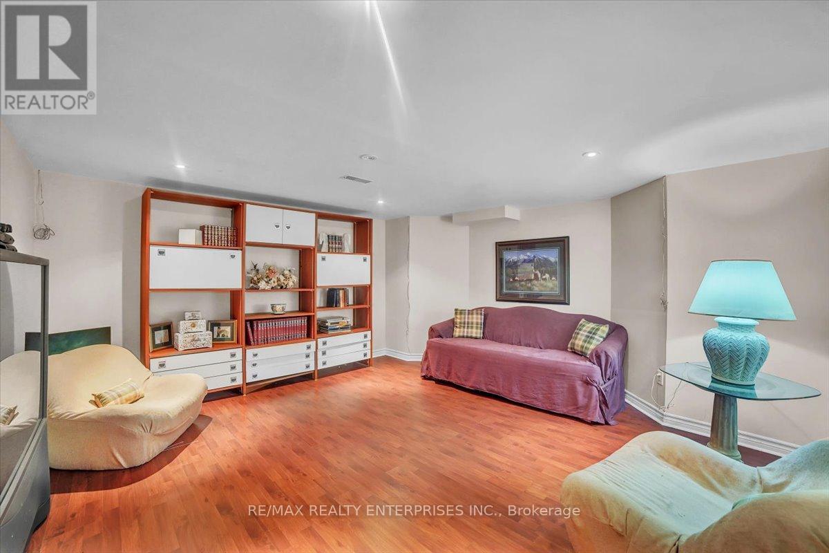 Photo 45 of 18 Southcrest Court, Brampton ON