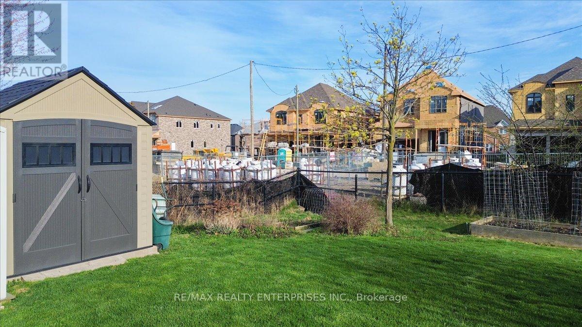 Photo 15 of 18 Southcrest Court, Brampton ON