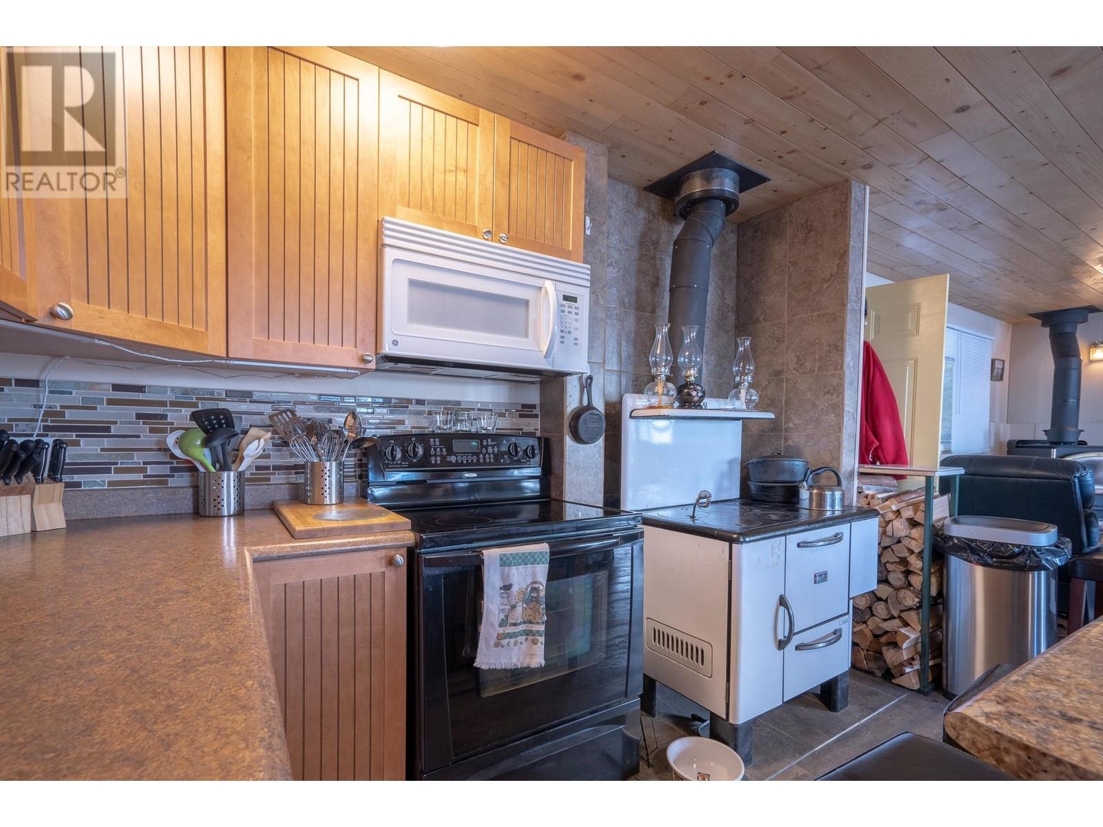 Photo 24 of 52200 Lloyd Drive, Cluculz Lake BC