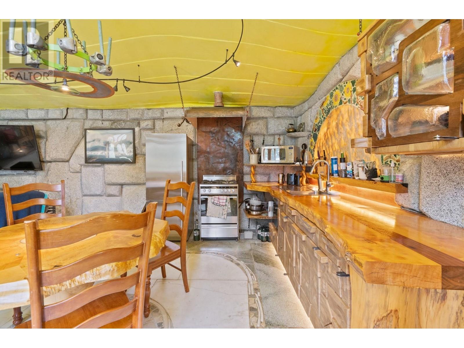 20100 HIGHLINE ROAD, D'Arcy