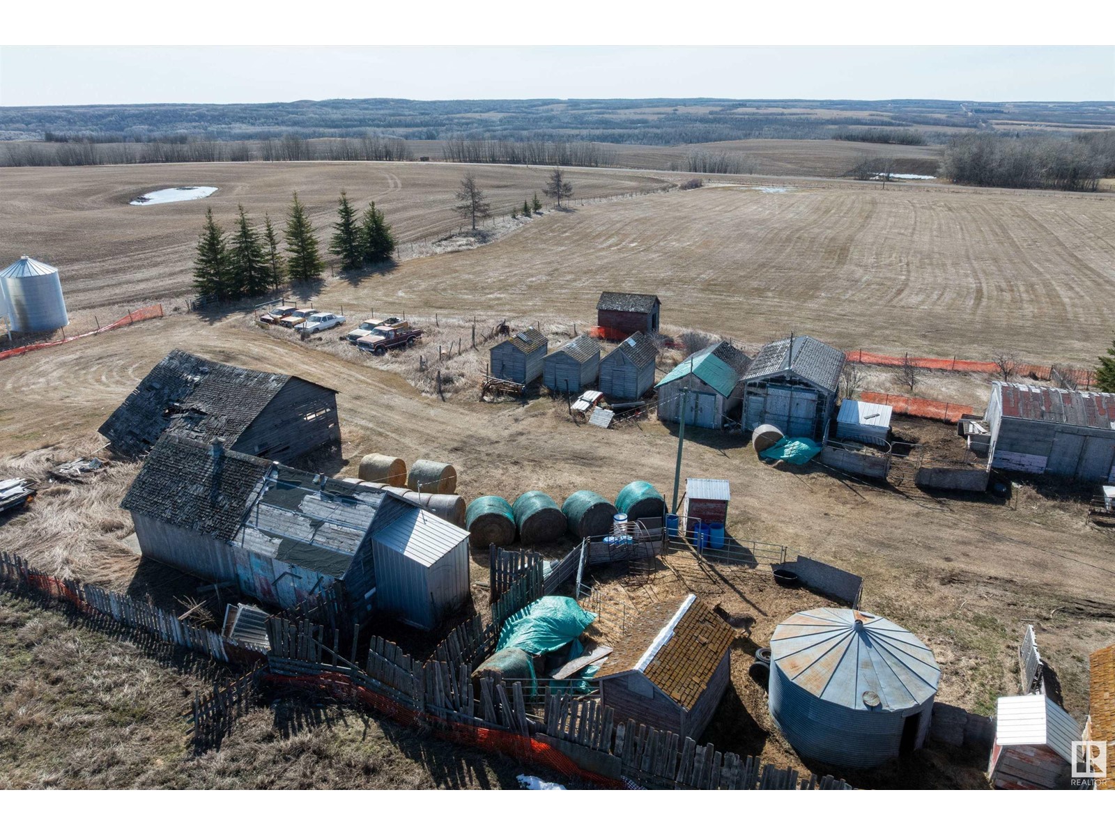 Photo 12 of 560011 Range Road 114, Rural Two Hills County AB