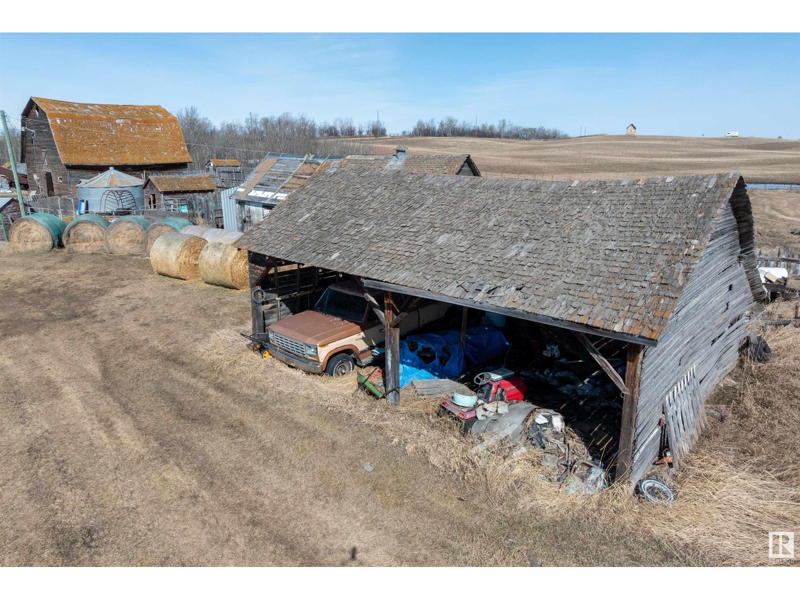 Photo 5 of 560011 Range Road 114, Rural Two Hills County AB