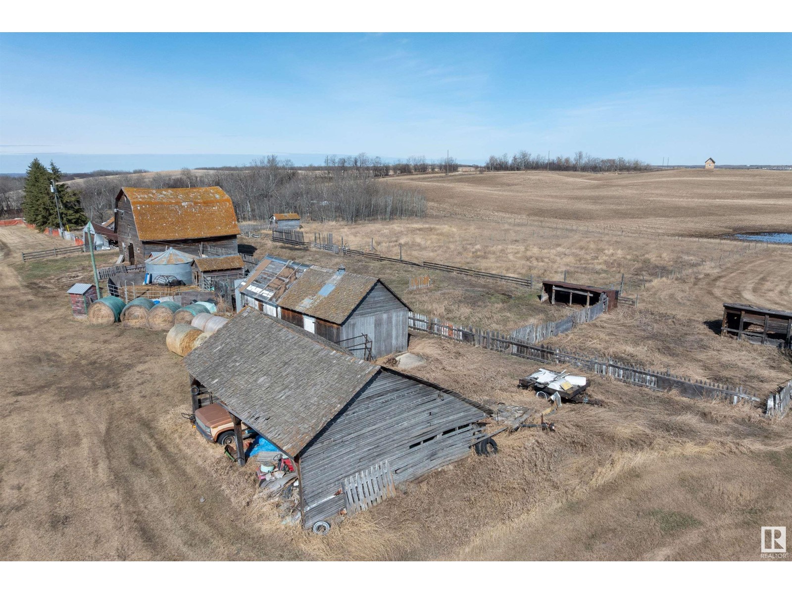 Photo 8 of 560011 Range Road 114, Rural Two Hills County AB