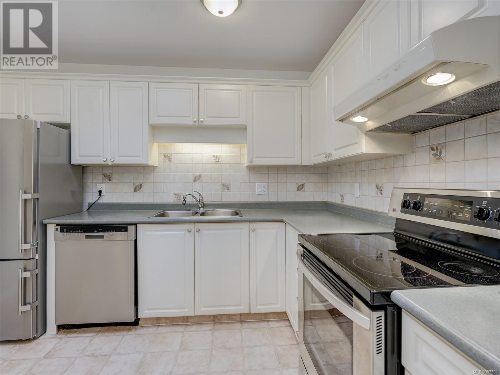 #404 1560 HILLSIDE AVE - Image 11